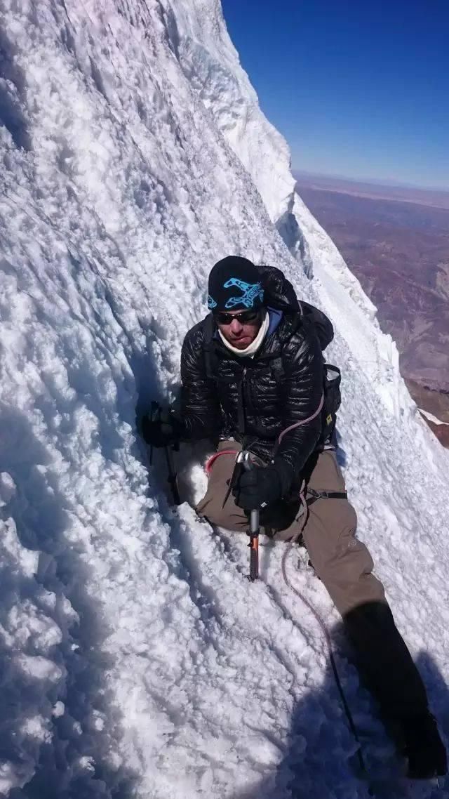 搁置32年的空难，却被2个登山爱好者，调查出了不为人知的秘密.