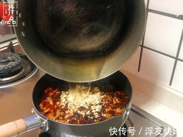 水煮肉片的正确做法肉片要大,辣椒要自己做,最好把豆芽换掉