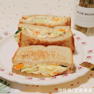 吐司|简单美味，十分钟健康早餐：土豆泥沙拉三明治走起