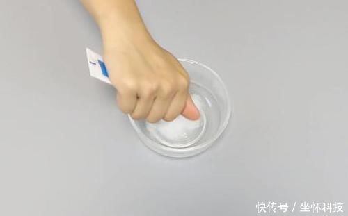 花露水|每次洗衣服时滴一滴它,不用搓就能干净如新,可惜知道的人不多