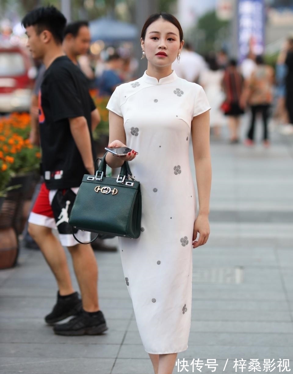 旗袍 夏季改良版的旗袍,依然展现出优雅又婀娜的美,气质温婉美丽大方