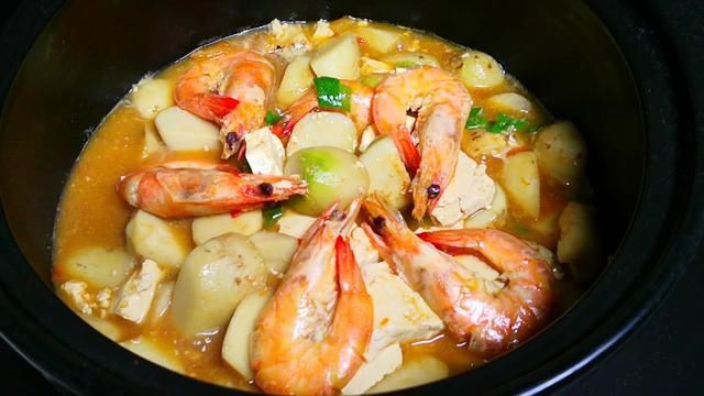 西红柿|入秋了，多吃这道炖菜，少油少盐营养高，热热乎乎一大锅，太香了