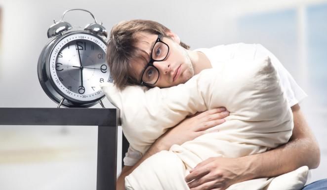 失眠|生活中做出4个简单的改变,或能治好你的失眠,让你不再难以入睡