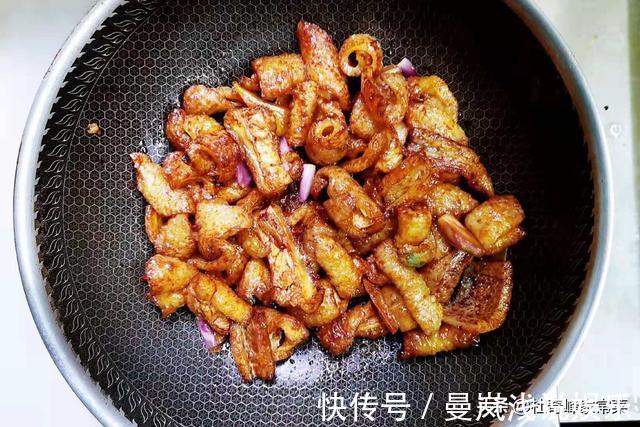 杨桃|家常红烧猪皮,鲜香爽脆,色泽诱人,看到就想吃,连汁水也不剩