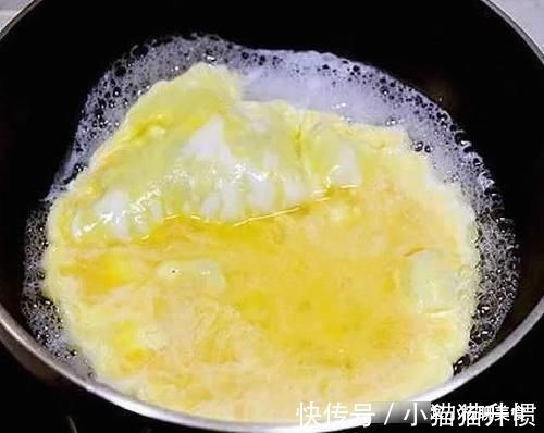这盘鸡蛋竟是水炒的,不加1滴油,太鲜嫩,儿子吃得太上瘾!
