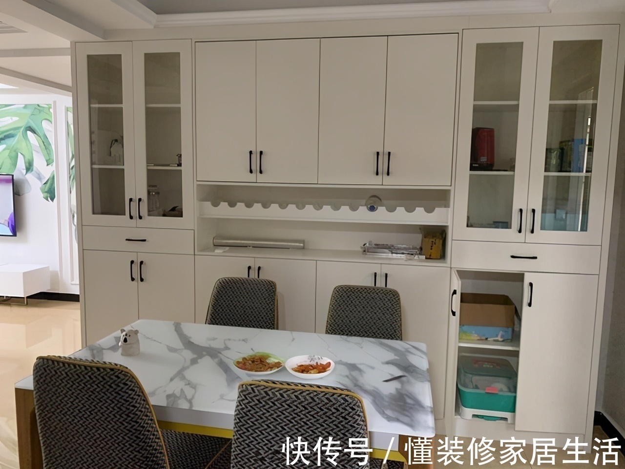 飘窗|简单装修的新房完工,就差软装布置,入户温馨大气,简约风很迷人