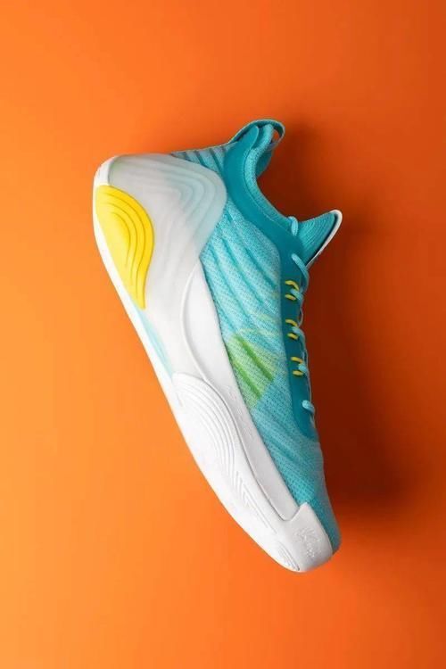 flow 一口气偷偷上架 8 款配色!这双「国产标杆」好看又好穿!