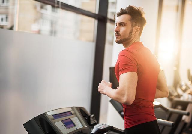 甘油三酯|高血脂不能碰“牛奶”?医生:甘油三酯超标,这2物还需尽早拉黑