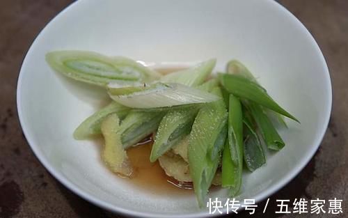 拿手菜香酥小黄鱼,调糊很关键,记住2点,外酥里嫩,放凉也不软