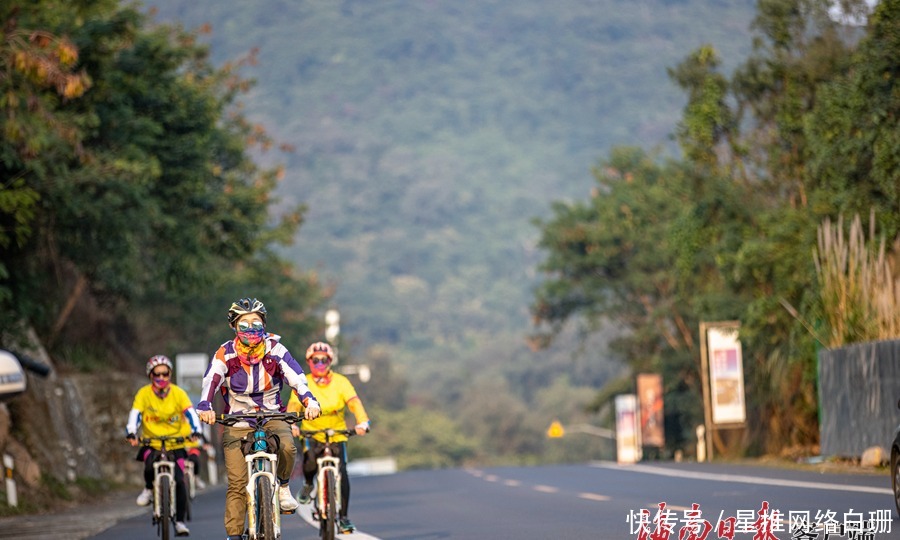 海南：一起感受最美滨海旅游公路