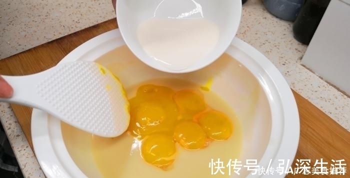 要点|做蛋糕时,蛋糕总是回缩还湿粘?谨记此5个要点,新手一次就成功