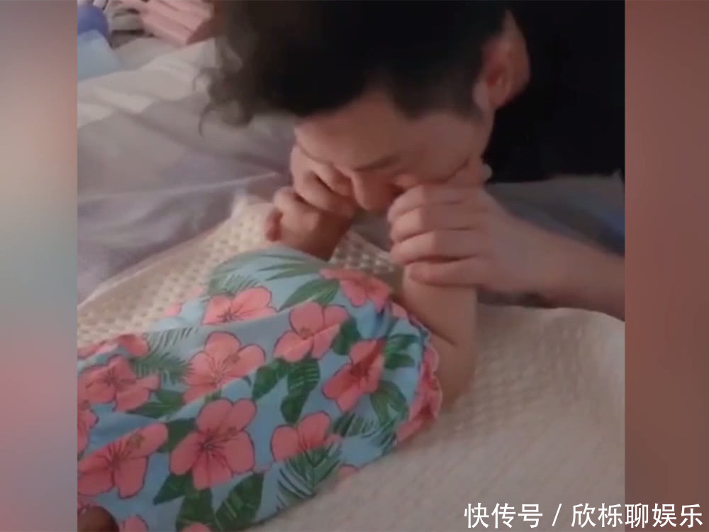 爸爸对待小情人和老情人时，态度简直天差地别，妈妈好想哭