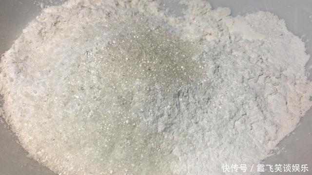 一碗糯米粉 一把红豆 上锅一蒸 做出来的红豆糯米糕软糯Q弹超简单