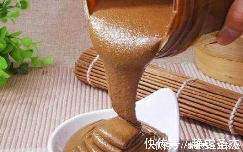 火锅店|稀释芝麻酱，只加水就错了！火锅店都加“它”，芝麻酱丝滑细腻