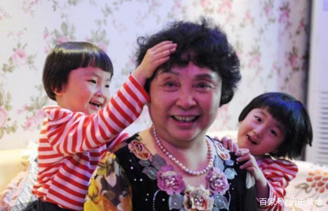 失独|60岁老人当年不顾生命生下双胞胎女儿,11年过去,现状如何?
