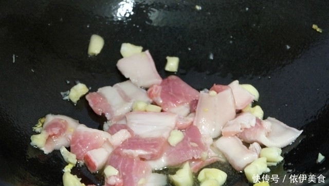 叶子|这菜我家隔两天就要炒一次,1颗菜炒2盘,叶子用手撕,加肉更香