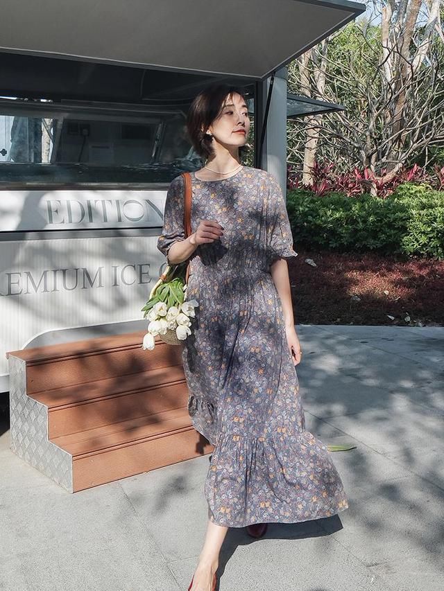 快收起你的阔腿裤，甜美温柔的小裙子更流行，清爽舒适还有气质