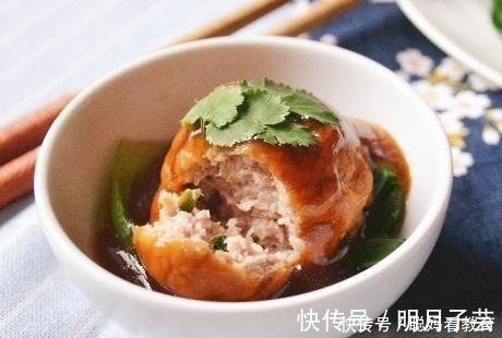 搅拌均匀|红烧狮子头家常做法,别只会小火炸,掌握技巧,丸子不松散还不腥