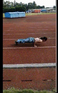 |搞笑GIF:怎么不知道这是啥,但勾起了我生命最初争斗的场景