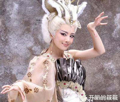 聊斋志异|董公把符贴到墙上后，狐精一点都不怕，抛掷砖瓦反而更加厉害了