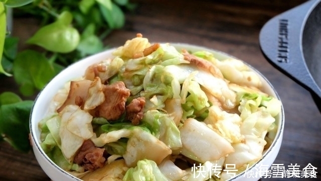 这菜我家隔两天就要炒一次,1颗菜炒2盘,叶子用手撕,加肉更香