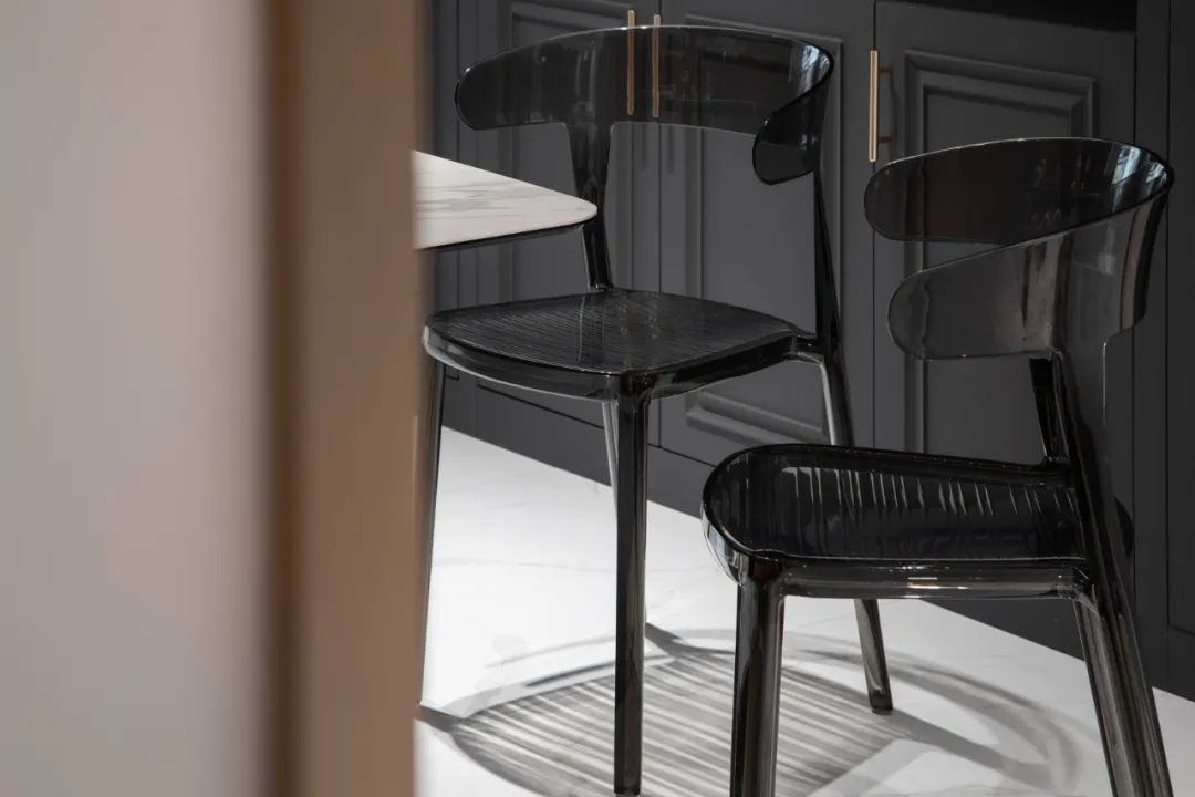 天花|360㎡现代轻奢,有琴房、有舞蹈室,还有独特的楼梯,设计很情趣