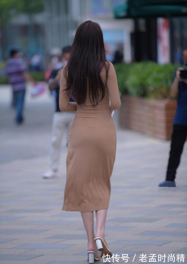长裙|选择修身的长裙,留下优雅浪漫的回忆,气质女孩喜欢穿