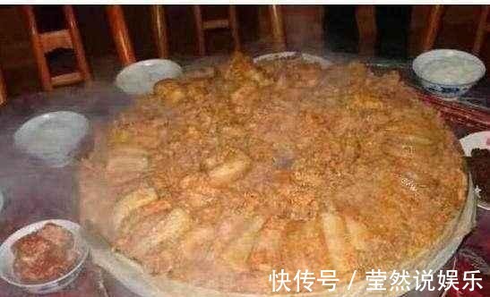 村长请客吃饭，听说只有一道菜，可当菜端上桌时，众人傻眼