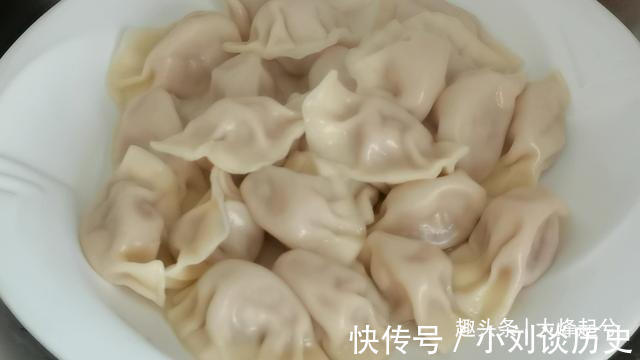 白菜|香菇肉馅饺子调制方法，味道鲜香滑嫩又营养，做法简单全家都爱吃