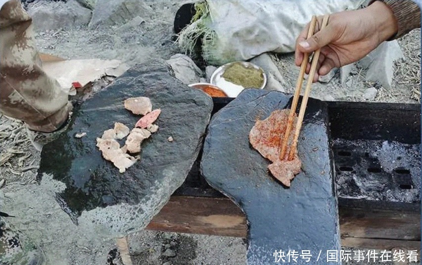 官兵|火锅!烧烤!烤全羊全给边防官兵安排上!而印军还得靠二手防寒服过冬