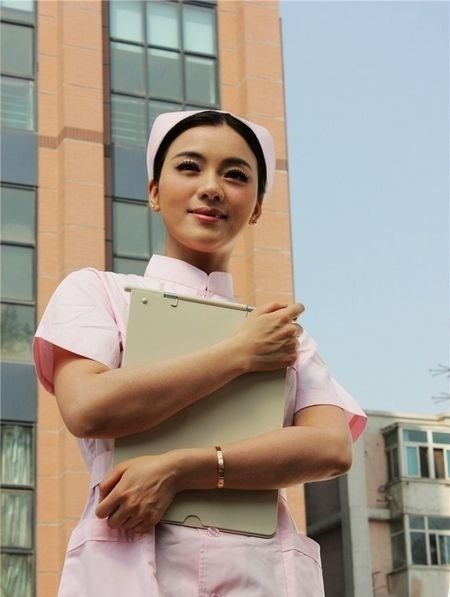 登上春晚|最美女歌唱家陈思思,由甜妹子,历炼为女汉子的人生