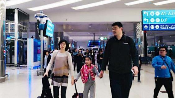 篮球|有种“基因”叫姚明的女儿,10岁身高1米7,网友:我还没孩子高