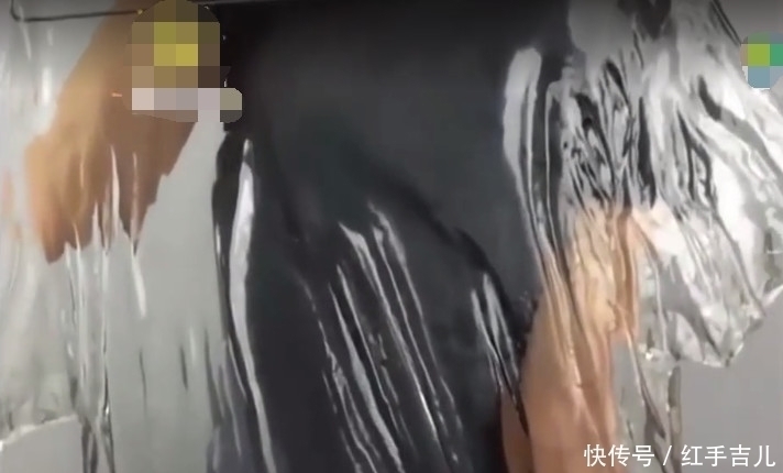  上街|男子制造出真正玻璃制的透明衣服，你敢不敢穿上街呢？