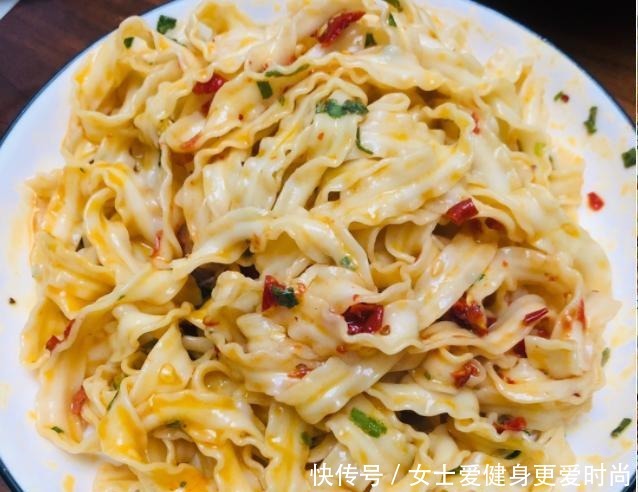 买点|建议大家超市碰到这3种方便面多买点,好吃不贵,过足嘴瘾!