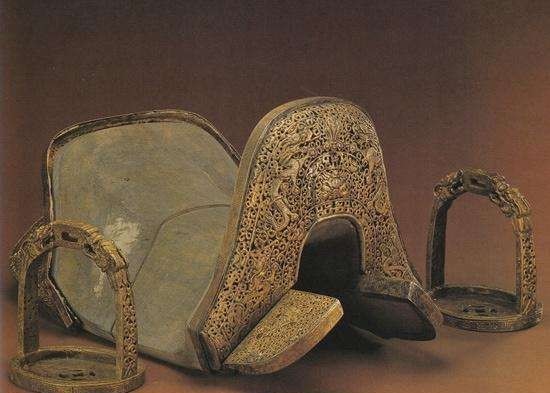 发达|骑兵马镫，就是个铁环，为什么汉朝发达的冶铁技术造不出来？