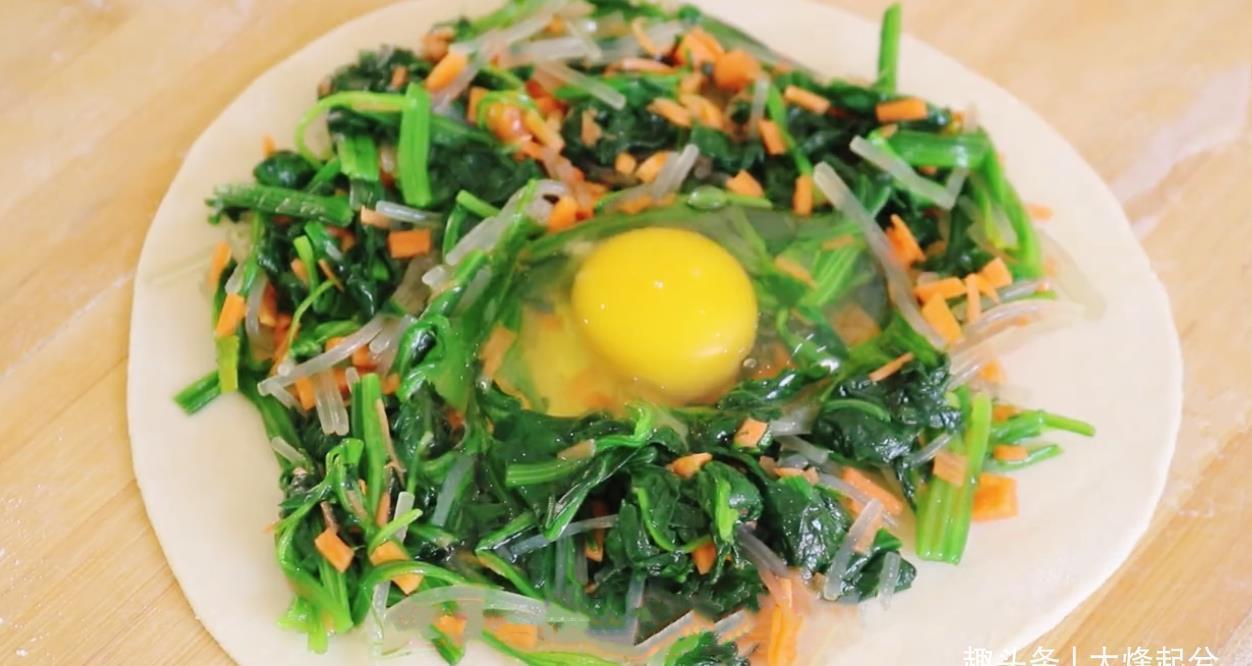 菠菜最好吃的做法,不炒不凉拌,我家一周吃5次,上桌3斤不够吃