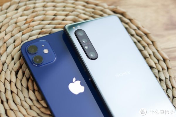 碰撞|手机上手体验 篇五十四：顶级硬件之间的碰撞，iPhone 12 VS 索尼 Xperia 1 II