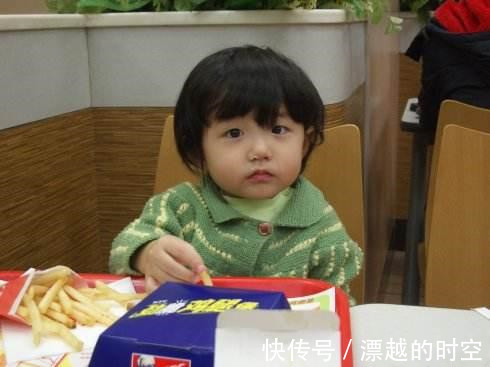 零食|5岁前管住孩子的嘴,儿科医生3种零食不能吃,容易积食不长个