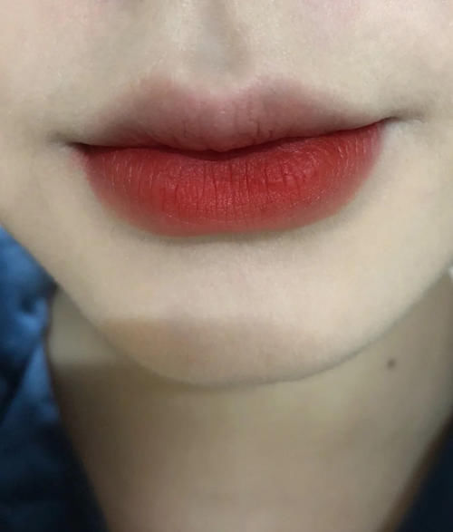 专属黄皮的显白口红，还真不是小辣椒，这5支涂起来显白又气质