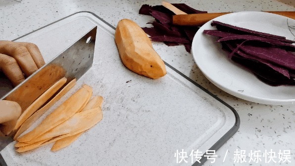 风味|家里有南瓜的来看看,教你做风味独特的紫薯南瓜派,比蛋糕都好吃