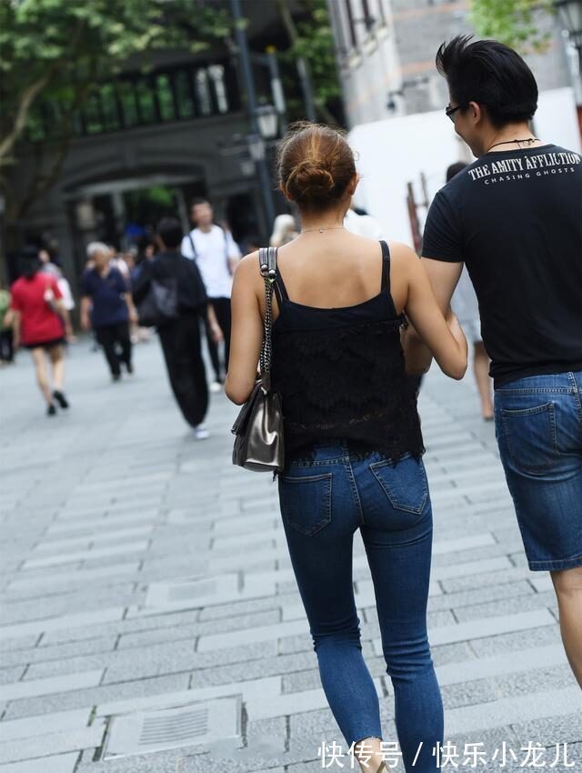 小清新 白色网纱上衣搭配蓝色打底裤,把握时尚,紧跟潮流