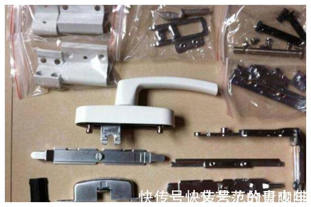 封窗|阳台封窗，这5样材料你得买好，否则徒劳无功，漏水又漏风