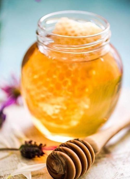 它是天然“助眠果”，睡前吃2粒，清心安神，让你睡得香