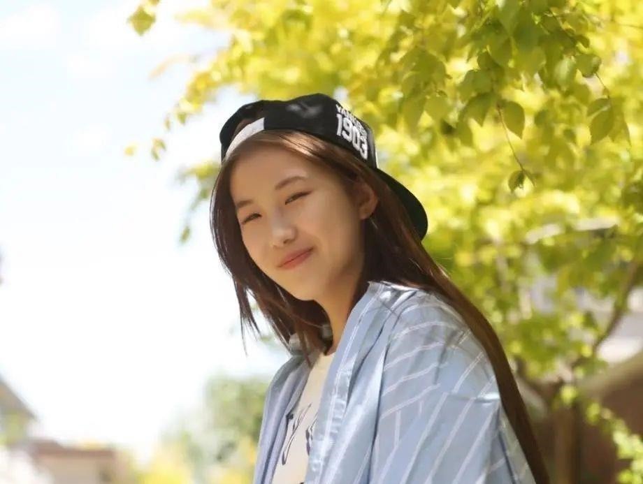 父母|16岁吃饭还要人喂,日花销过万的“巨婴”思琦,现状值得家长反思