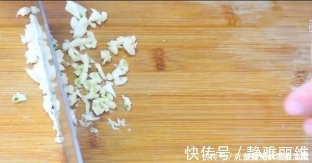 土豆最过瘾的吃法,比肉还香,做法简单,一上桌就被抢光