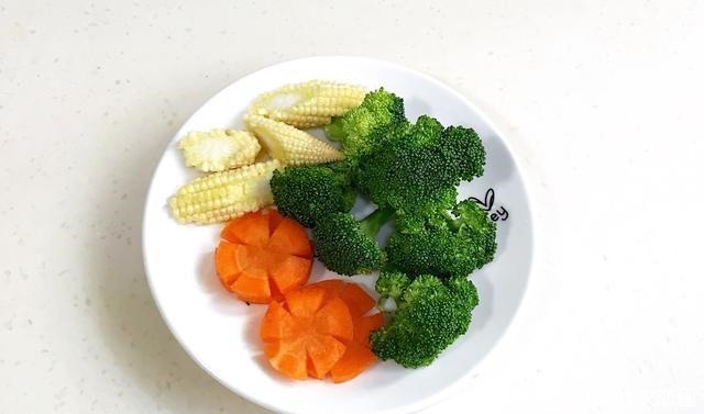 朋友圈|30岁主妇晒2人晚餐,意外在朋友圈火了,网友生活简单,不奢侈