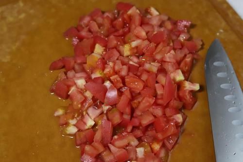 肉饼汤|西红柿和豆腐一起做，原来这么好吃，营养丰富又解馋，简单易学