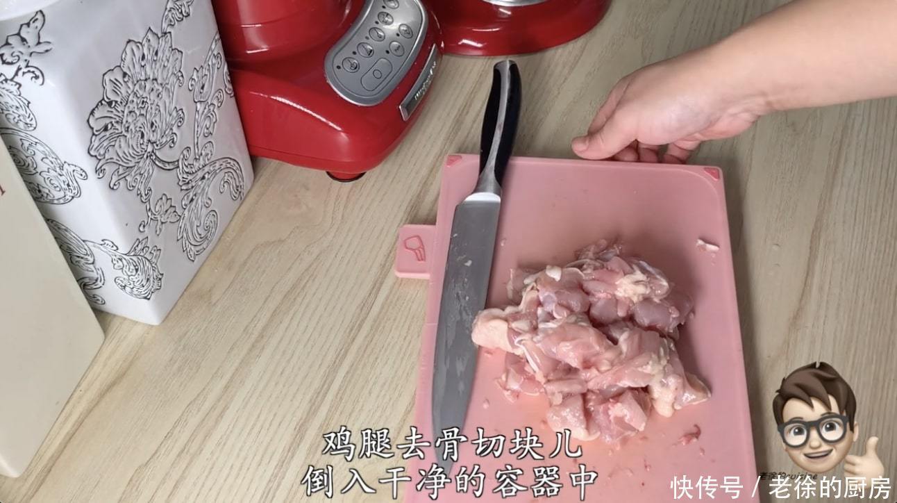 炸鸡酥脆的原因不是配料,掌握这个手法,你也能做出鳞片般的脆皮