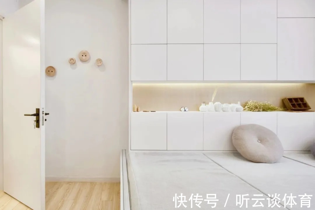 简约风|60㎡简约风小户型,客厅藏张床打开秒变3居室,太机智了!