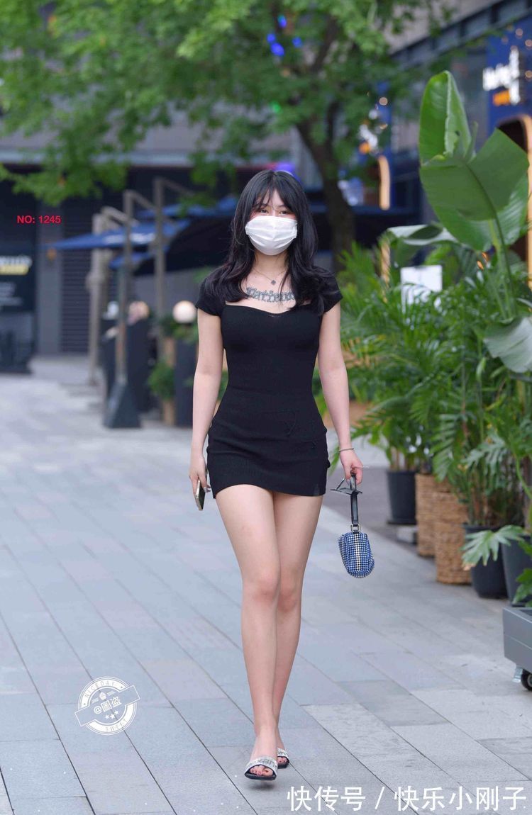 美女 柳腰花态的连衣裙美女，让着装造型远离廉价感，时尚优雅